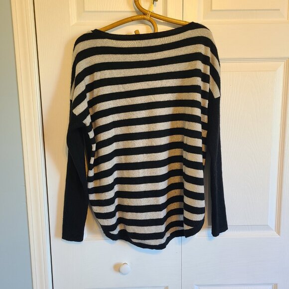 Lord & Taylor Cashmere sweater - Picture 5 of 7